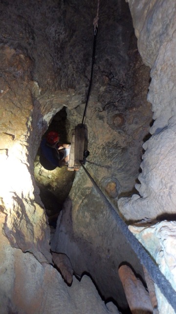 Abstieg in die Tropftsteinhöhle